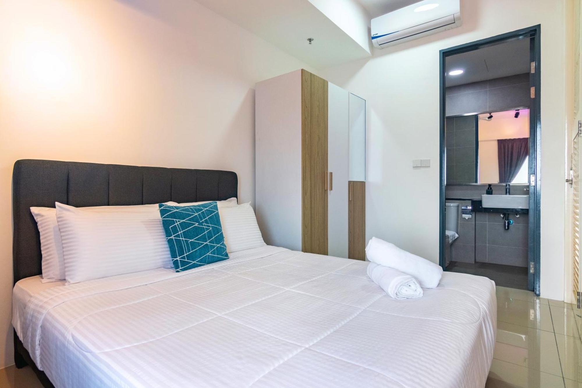 Tropicana 218 Macalister X Airlevate Suites 조지타운 객실 사진